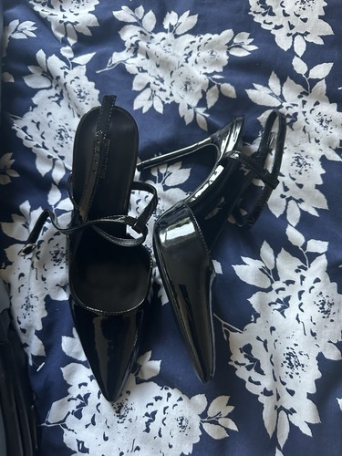 Pretty little thing - , heel