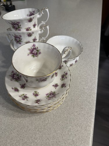 Vintage royal albert sweet - royal,