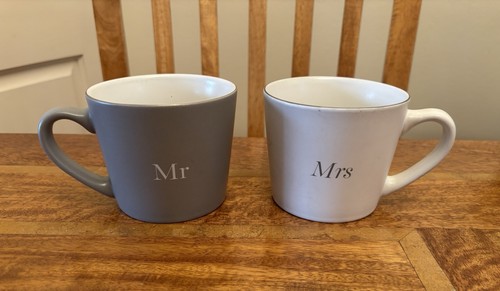 Mrs set of - &, mugs