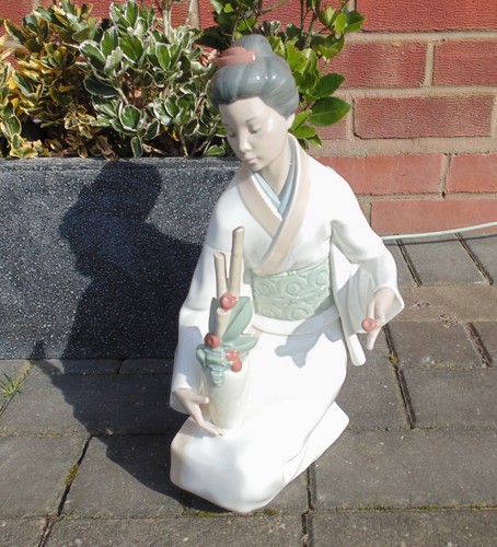 Nao lladro figurine - by,