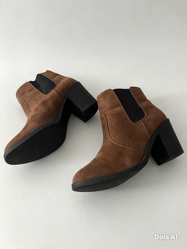 Brown faux suede - 6,