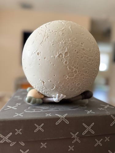 Kaws big moon - big,
