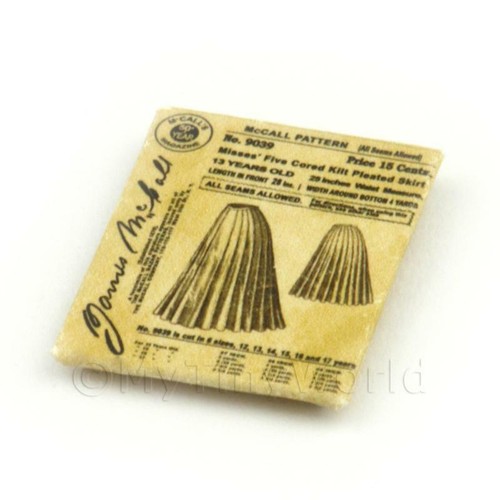 Dolls house miniature - dolls,