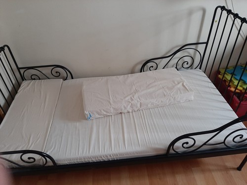 Childs metal extending bed - childs,
