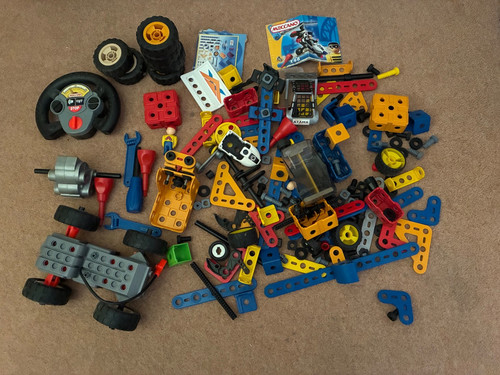 Plastic meccano job lot 5kg - plastic,