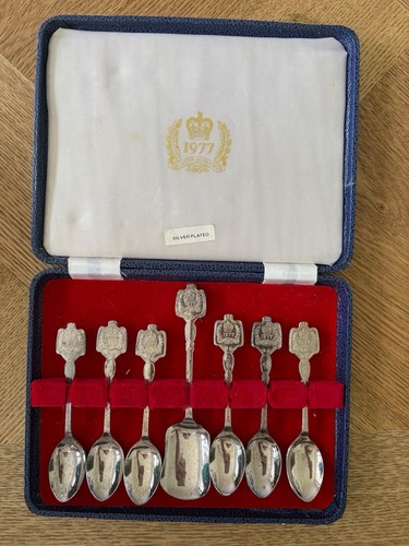 Vintage 1977 queen elizabeth - vintage,