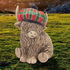 TARTAN CAP SITTING HIGHLAND
