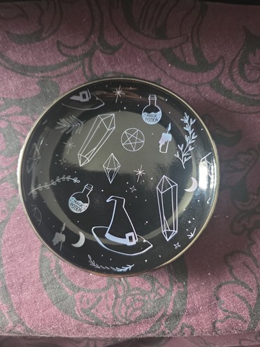 Black white crystal witch - &,