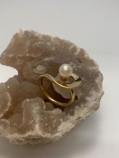 Vintage Sarah Coventry Faux Pearl And Gold tone Ring Size K