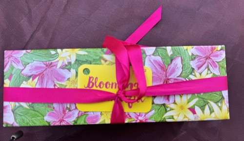 Lush vintage blooming - vintage, "blooming
