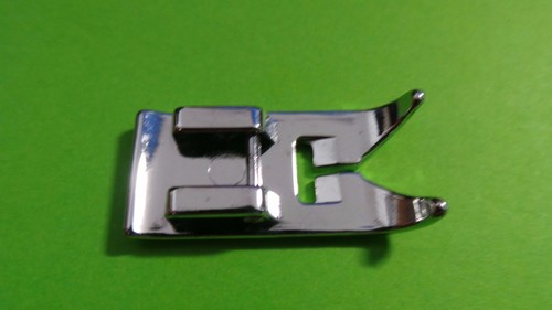 Zigzag standard presser foot
