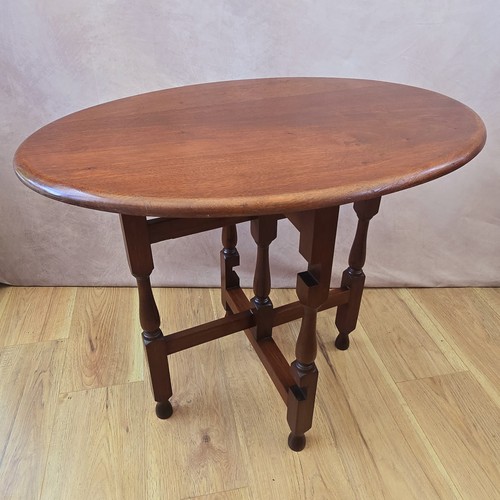 Vintage mahogany oval tilt - mahogany,