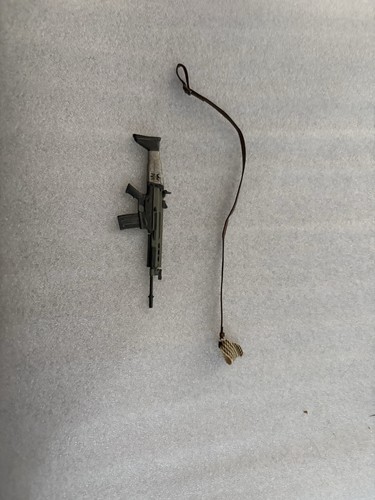 Scale assault rifle gun - 1/12,