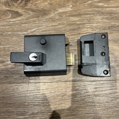 Yale auto deadlocking - no.1,