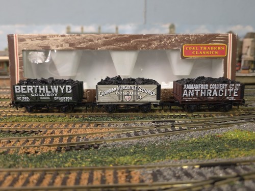 Bachmann 025 coal traders - bachmann,