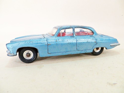 Dinky 142 jaguar mark - x., light