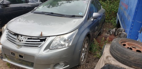Toyota avensis petrol - toyota,