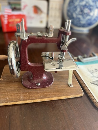 Essex miniture sewing machine - sewing,
