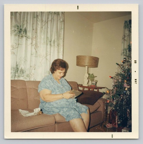 1960s christmas day - woman, gift