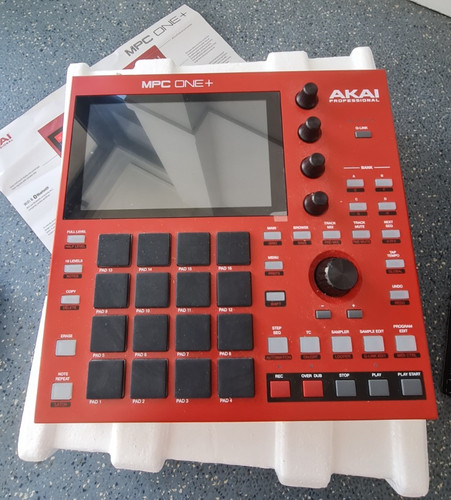 Akai mpc one - one, mint