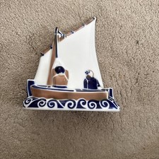 Sargadelos  Latin or Knife Sail Boat Height: 19 cm. Material: Porcelain.