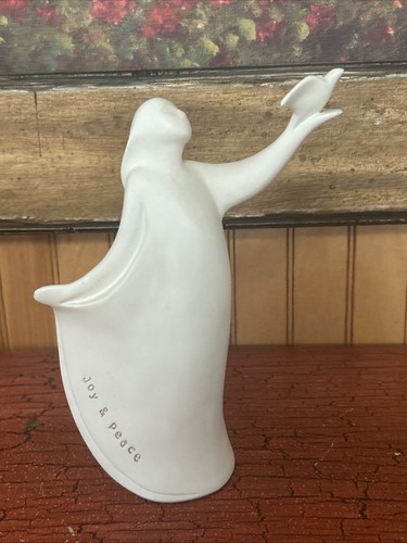 Joy and pace - and, figurine