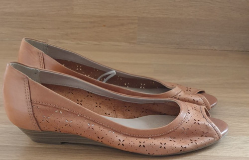 Sole comfort slip peep - on,