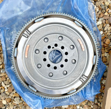 Volvo Dual-Mass Flywheel 2.4/2.5 D5 S60 V60 S80 V70 XC70 Genuine New 31401173