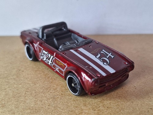 Hot wheels triumph tr6 red - triumph,