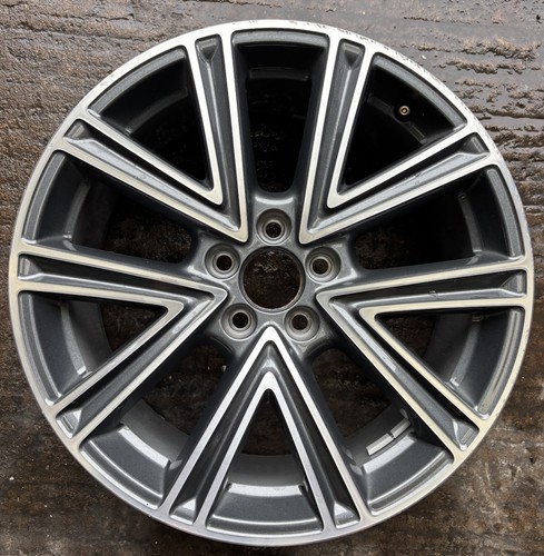Genuine audi a1 - 17", line