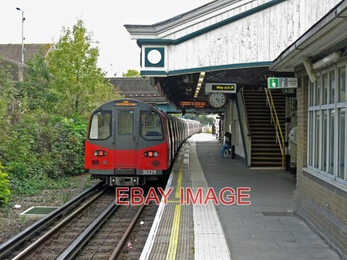Photo colindale tube - tube, railway