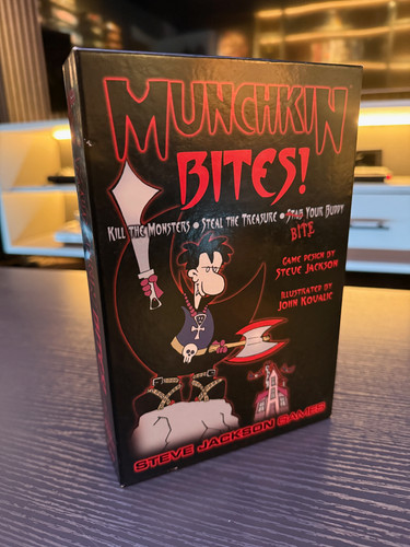 Munchkin bites steve - -,