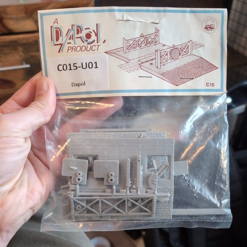 Dapol c015 level - level, crossing