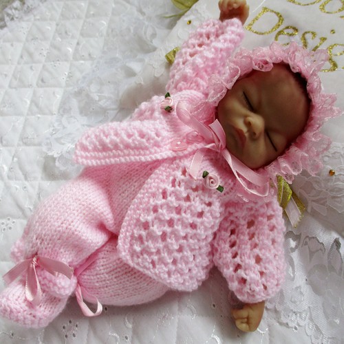Dolls clothes knitting pattern