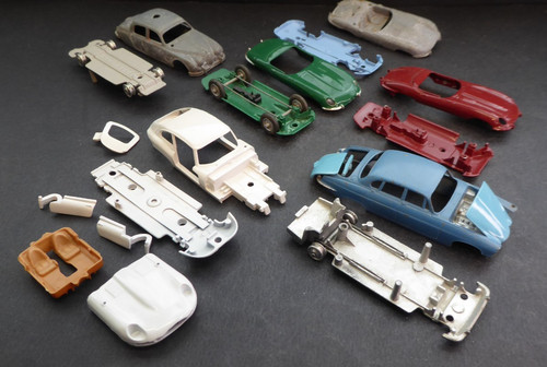 Dinky corgi toys - 19,
