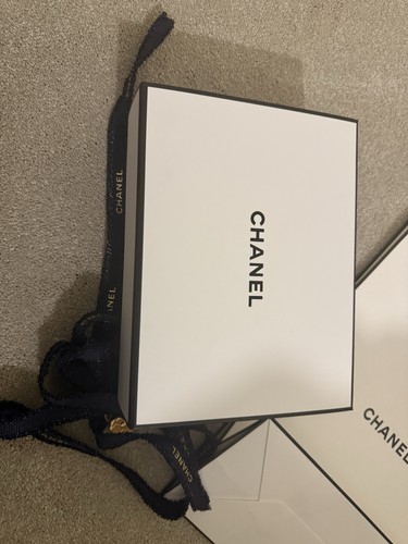 Chanel gift box with ribbon - chanel,