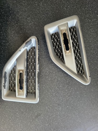 Pair used genuine - genuine, side