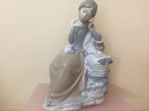 Lladro nao sad - nao, figurine