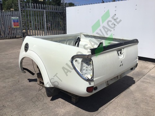 2015 mitsubishi l200 rear - l200,