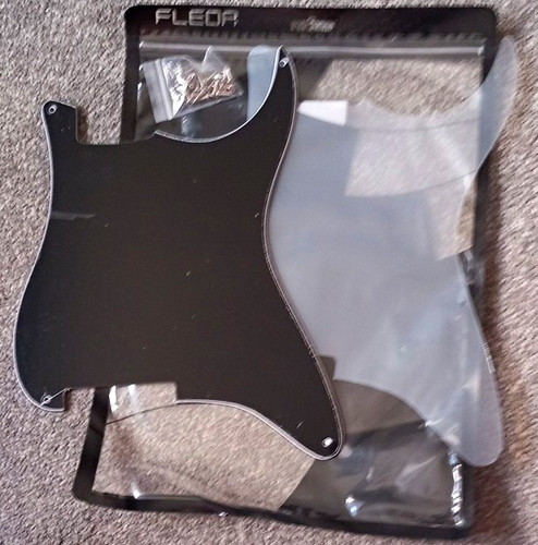 Fleor black strat style - fleor,
