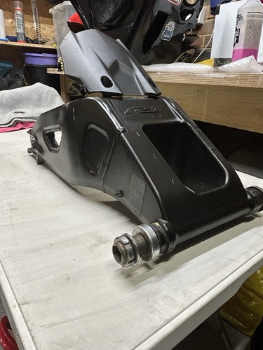 Yamaha 2cr swingarm - yamaha, r1