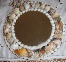 SEASHELL EDGED ROUND MIRROR 23cm VINTAGE.