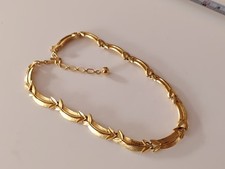 Vintage Gold Tone textured Chain Collar Style Necklace With Trifari T Hang Tag