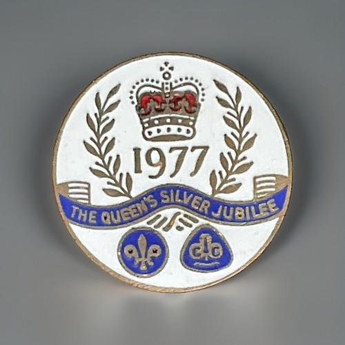 Vintage 1977 queen silver - vintage,