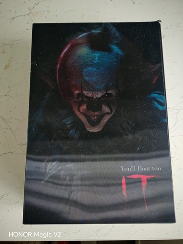 Neca 2017 pennywise heart - it,