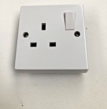 Contactum 2346 13 Amp 1 Gang Double Pole Switched Socket – British Made