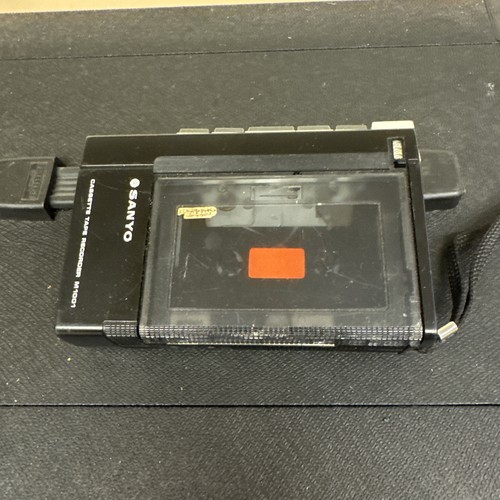 Sanyo cassette tape recorder - cassette,