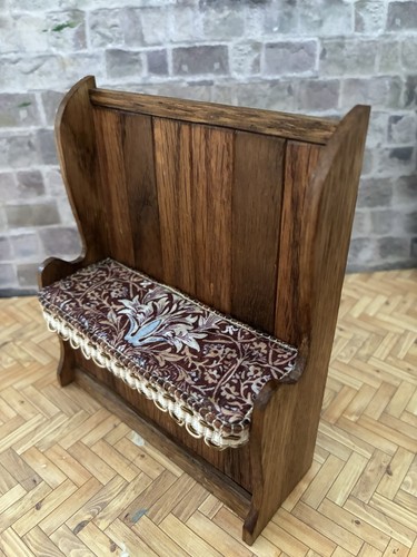 Dolls house scale - house, 1/12
