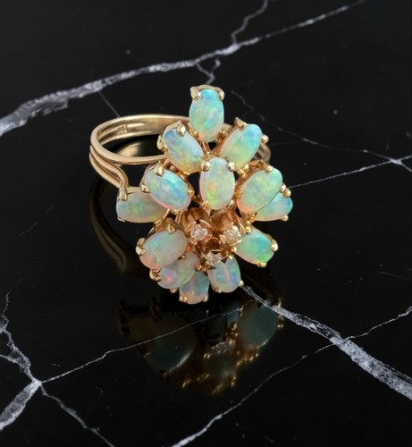 Striking 14ct gold - 16, stone