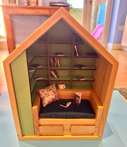 Wooden dolls house room - 1:12,